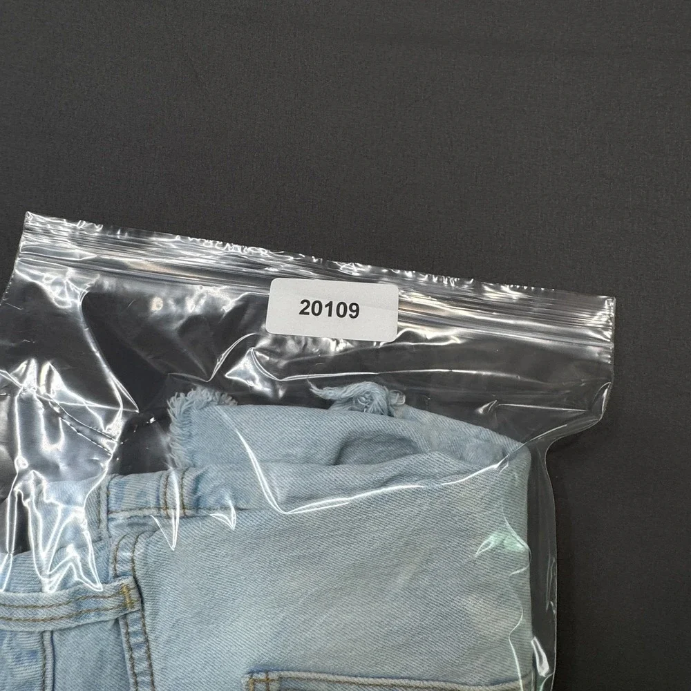 Universal Thread Vintage Midi Denim Shorts Light Wash‎ Raw Hem Womens 12/31R